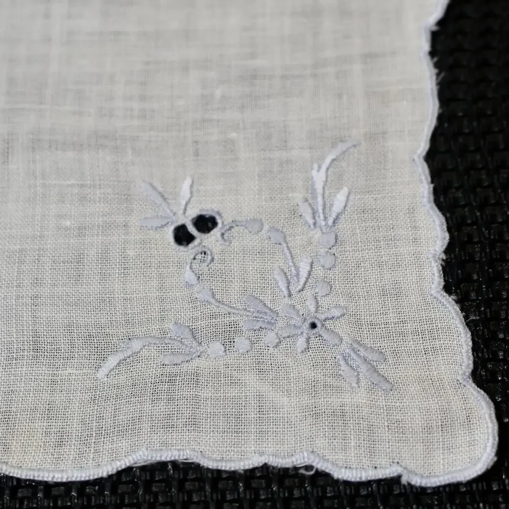 Vintage White Linen Napkins Scalloped Edge Blue Floral Embroidery 10 in Set of 4